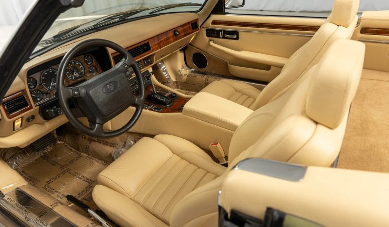 
								1992 Jaguar XJS Convertible full									